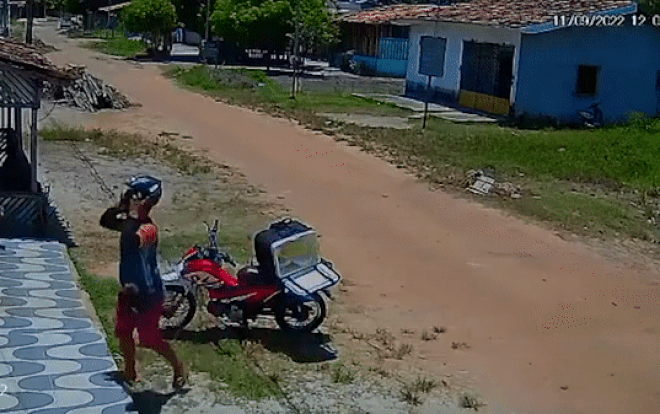 Hộp đồ ăn bỗng nhiên 'không cánh mà bay', anh shipper 'cười khổ' khi biết danh tính thủ phạm Ảnh 2