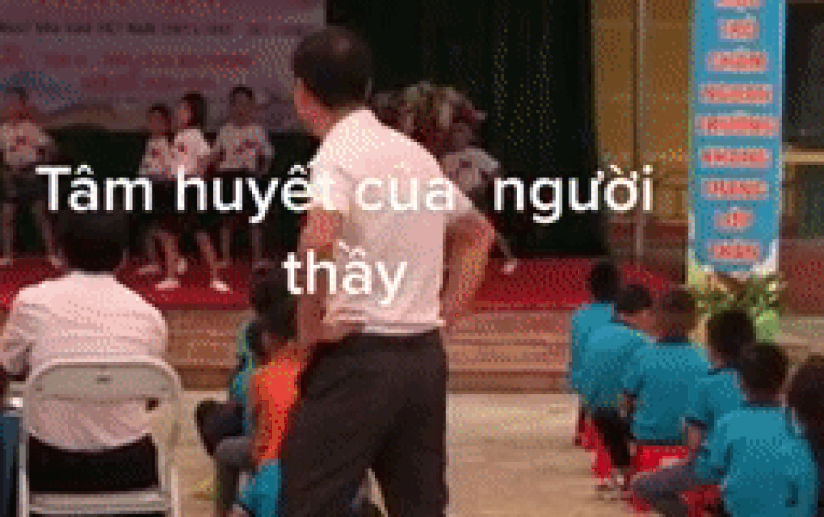 Giúp học trò tự tin hơn khi biểu diễn văn nghệ, nam giáo viên không ngần ngại 'nhắc bài' Ảnh 2