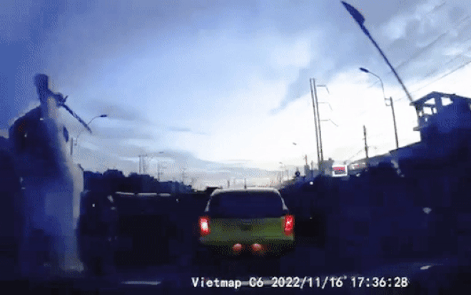 Nhóm côn đồ chặn xe chém người gây náo loạn trên quốc lộ Ảnh 2