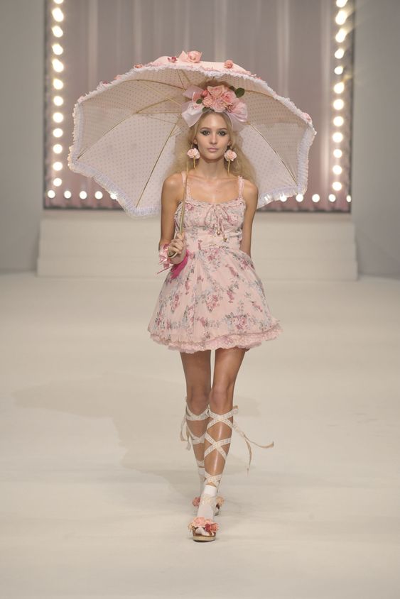 Coquette aesthetic: Thế giới thần tiên tôn vinh vẻ đẹp nữ tính - Saostar.vn