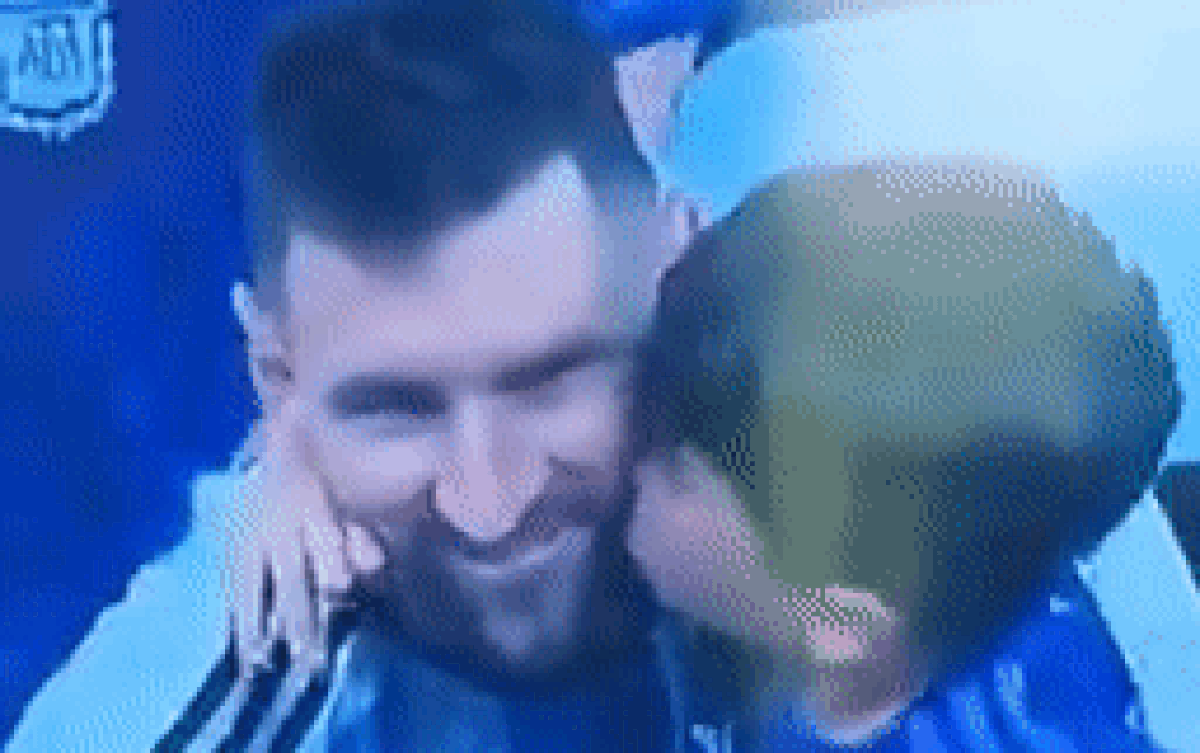 Từng trêu tức 'an-ti' bố, cậu nhóc Mateo Messi nay chiếm sóng bởi loạt khoảnh khắc bám chặt bố không rời Ảnh 2