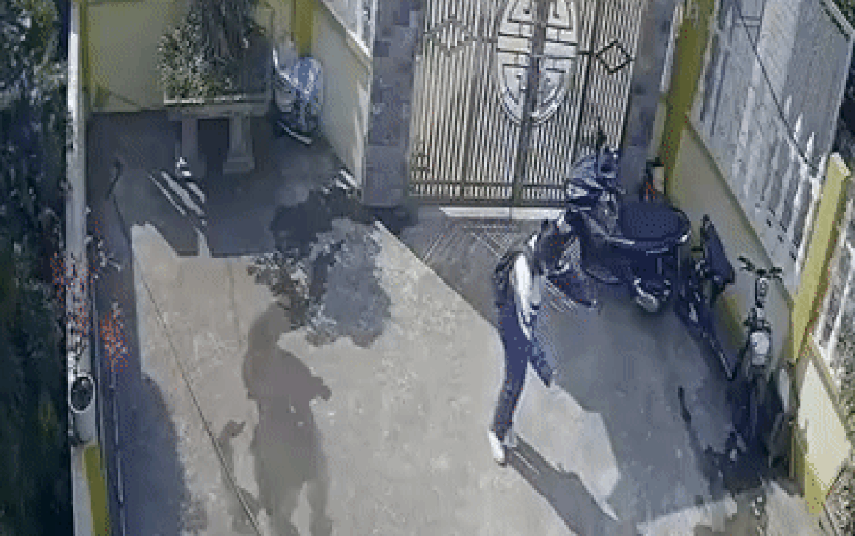 Nữ sinh 'cao hứng' nhảy múa với chiếc bóng, gia đình quan sát qua camera được phen cười ngất Ảnh 2