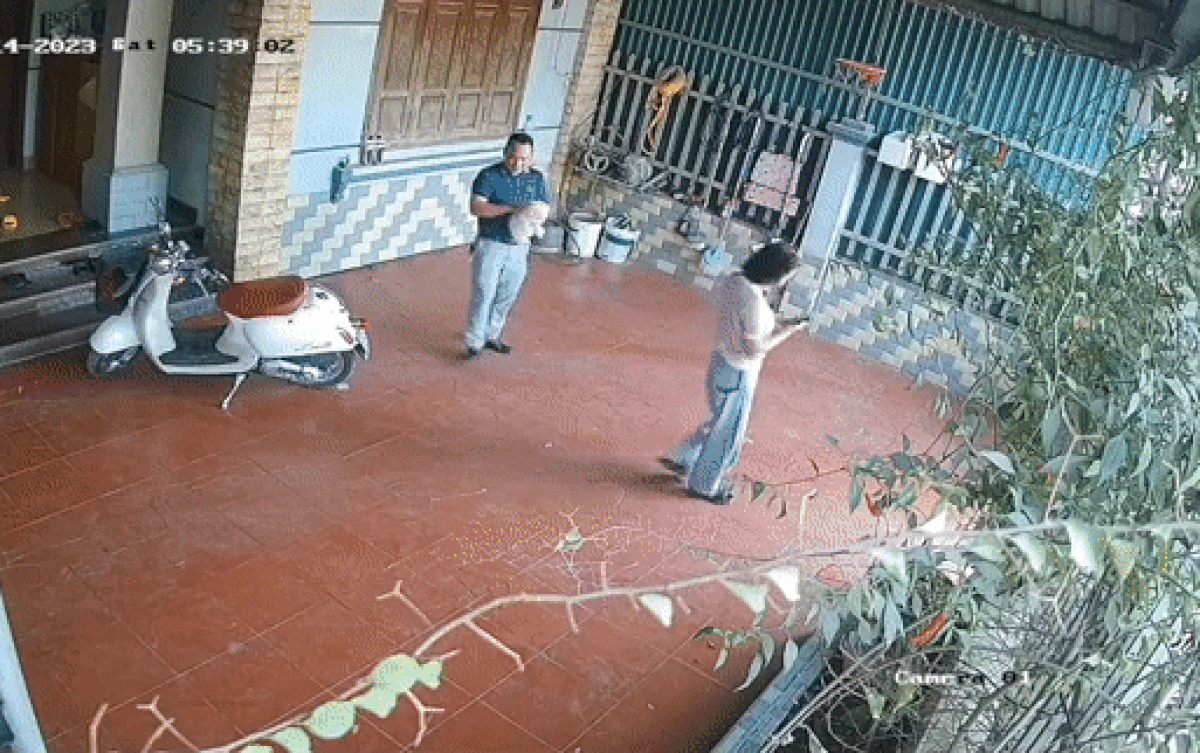 Vợ không may đánh rơi tiền, chồng phản xạ nhanh như chớp khiến cánh mày râu đồng cảm: Ai có vợ sẽ hiểu Ảnh 2