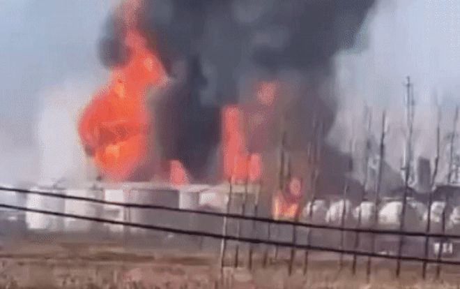 Nổ nhà máy hóa chất có 2.500 nhân viên Ảnh 2