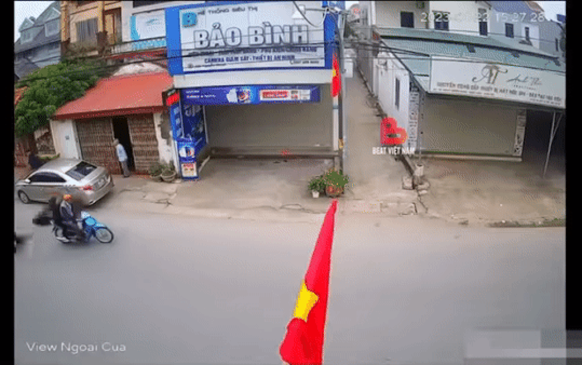 Tình huống giao thông khiến dân mạng ngán ngẩm, lên tiếng chỉ trích cả đôi bên Ảnh 2