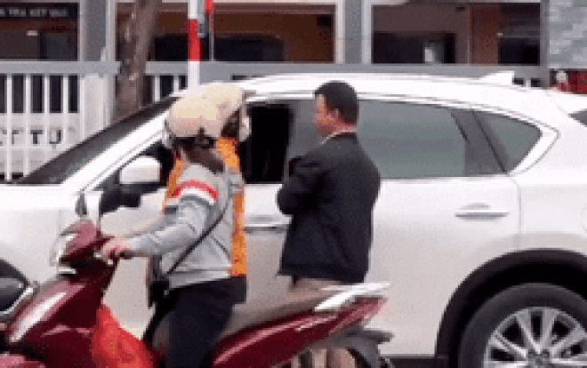 Diễn biến mới vụ người phụ nữ hung hãn túm cổ tài xế xuống xe tát tới tấp sau va chạm giao thông Ảnh 2