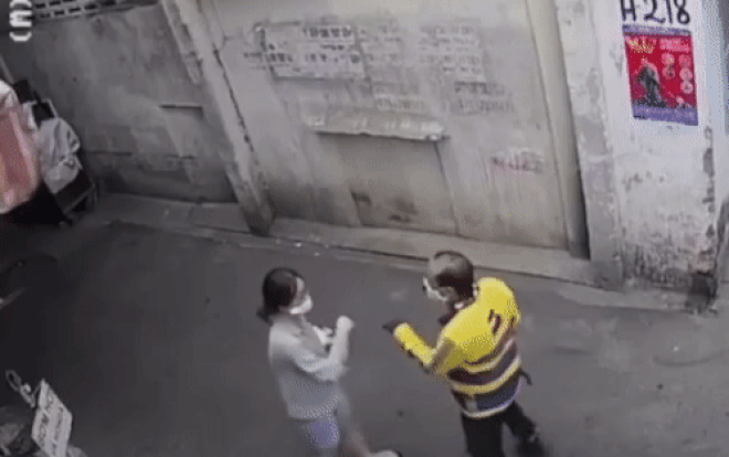 Tranh cãi vụ tài xế xe ôm công nghệ đánh nữ hành khách vì xin thêm 10.000 đồng bất thành Ảnh 2