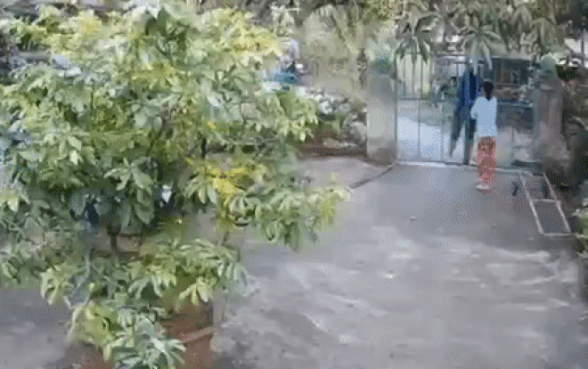 Tưởng người đi lạc vào hỏi đường, nữ chủ nhà không ngờ đến hành động trắng trợn sau đó Ảnh 2