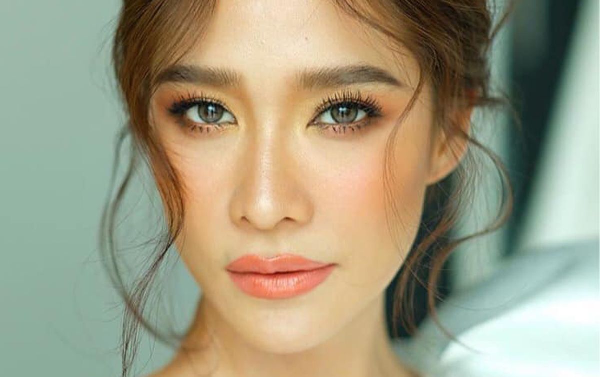 Ploy Chermarn đóng vai chính trong Dok Som See Thong: Season 2 - Saostar.vn