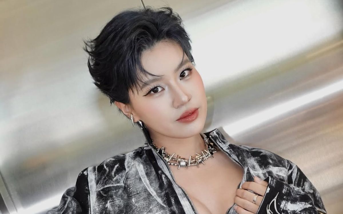 Gallery - Những bộ trang phục phá cách của Pháo - Saostar.vn