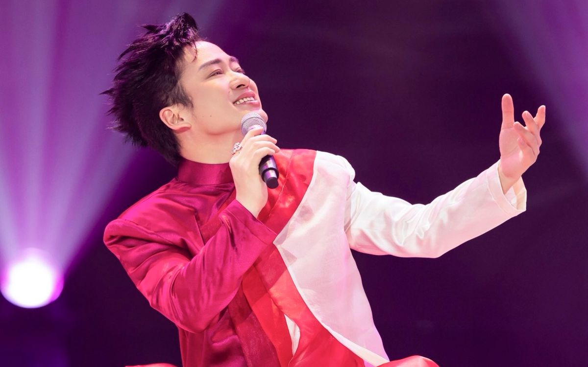 Gallery - Sân khấu đặc biệt của Tùng Dương ngày 29 Tết - Saostar.vn