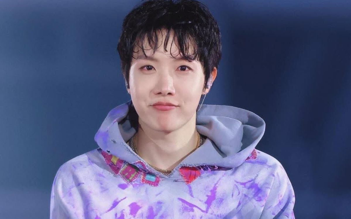 j-hope nghẹn ngào báo tin người thân qua đời ngay trước concert - Saostar.vn