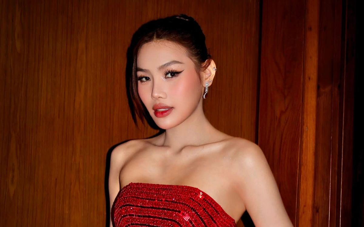 Á hậu Đỗ Cẩm Ly khoe vai trần quyến rũ - Saostar.vn