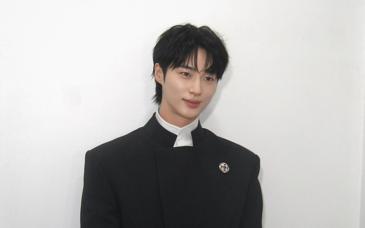 Byeon Woo Seok gây sốt với visual như bước ra từ truyện tranh
