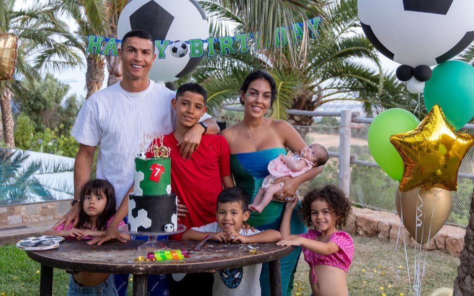 Gia đình Ronaldo tổ chức sinh nhật cho cậu cả Cristiano Jr