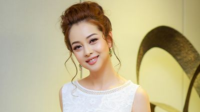 Jennifer Phạm vẫn đẹp hút hồn dù đã làm mẹ ba con