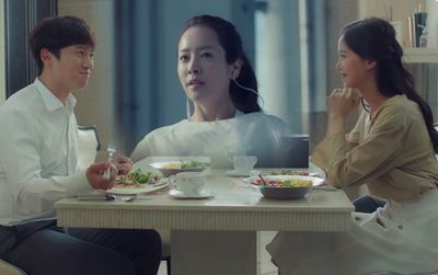 'Familiar Wife' tập 3: Vừa mới vui sướng vì cưới Kang Han Na, Ji Sung đã sợ đến mất hồn khi gặp lại Han Ji Min