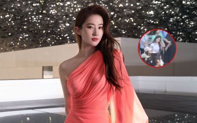 Hé lộ hình ảnh Lưu Diệc Phi đón con tan học