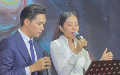 Nam Em - Bạch Công Khanh 'ngó lơ' nhau trong đêm nhạc hậu ồn ào?