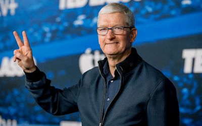 CEO Tim Cook đăng tweet về Apple Store online tại Việt Nam