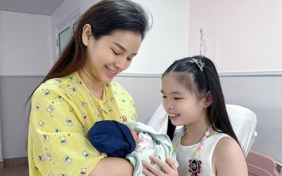 Con gái Phương Trinh Jolie vào viện thăm em vừa sinh, thay đổi 1 điều khiến mẹ phải giật mình