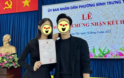 1 cặp đôi Vbiz đăng kí kết hôn khi con gái đầu lòng tròn 3 tuổi