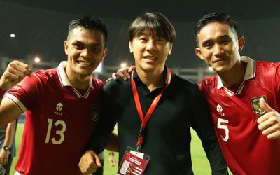 HLV Shin Tae Yong đối đầu ông Troussier: Gió có đổi chiều?