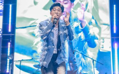 Hàng nghìn khán giả đội mưa, nhiệt liệt ủng hộ quán quân King of Rap