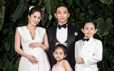 Khánh Thi nhảy cùng bố con Phan Hiển hậu sinh nở