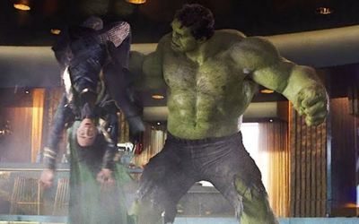 Tom Hiddleston tâm sự về cảnh bị Hulk hành nhừ tử trong 'The Avengers'