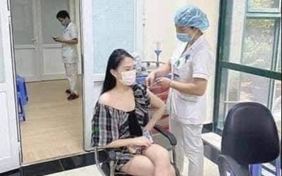 Hoa khôi khoe được tiêm vaccine Covid-19 'nhờ ông ngoại' bị xử phạt 12,5 triệu đồng