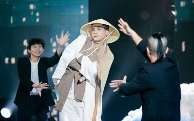 Quân A.P kể chuyện ông Bụt thời 4.0, selfie siêu đáng yêu cùng đồng đội ở The Heroes