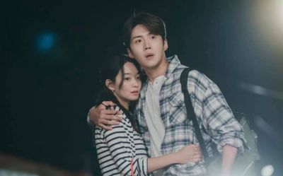 'Hometown Cha Cha Cha' tập 9: Kim Seon Ho vừa ra mắt bố mẹ Shin Min Ah đã đòi làm người yêu