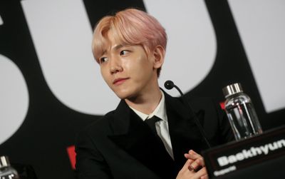 Loạt video Baekhyun (EXO) tặng fan hàng tháng bỗng bay màu trên Youtube: Chuyện gì xảy ra?