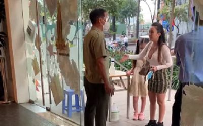 'Chị đại quận 4' tái xuất, vẫn ngoan cố không đeo khẩu trang và lớn tiếng cự cãi ở nơi công cộng