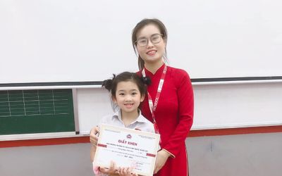 Con gái Mai Phương dự lễ tổng kết, bảo mẫu ẩn ý chuyện nhóc tỳ sang học trường mới