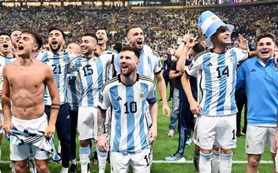 Messi và hành động đẹp nhất World Cup 2022: Thiên tài biết 'lấy đức phục nhân'