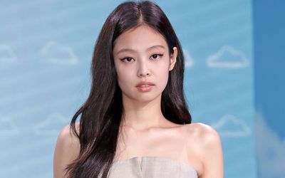 Jennie (BLACKPINK) được khen xinh như công chúa khi đổi kiểu makeup, hóa ra trước nay đều bị stylist hại