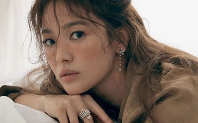 Phản ứng bất ngờ của Song Hye Kyo khi bị chê già