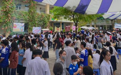 Nam sinh TP.HCM mồ côi ba bị kẻ xấu lừa 'ba con tai nạn'