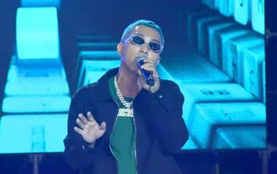 Rapper Ngắn thể hiện bài hát thương hiệu của VP Bank trong đêm Gala Bài Hát Hay Nhất