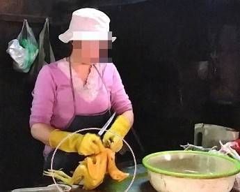 Làm đẹp gà, vịt bằng hóa chất