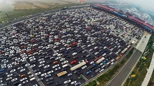 Kẹt xe 'thở không nổi' sau nghỉ lễ ở Trung Quốc