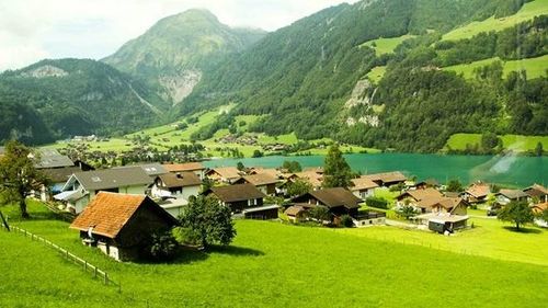 Thụy Sĩ sang thu đẹp thanh bình qua lăng kính du học sinh Việt