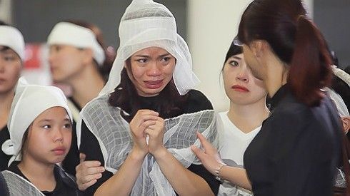 Vợ con Trần Lập khóc hết nước mắt trong lễ tang