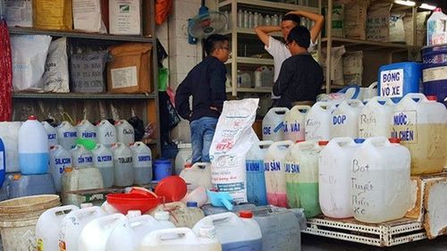 Sau vụ nữ sinh bị tạt axit: Đi mua axit ở chợ 'tử thần' Sài Gòn