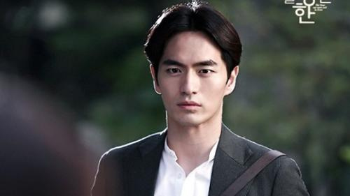 Tài tử 'Mr Black' Lee Jin Wook nối dài danh sách nghệ sĩ nam bị cáo buộc cưỡng hiếp