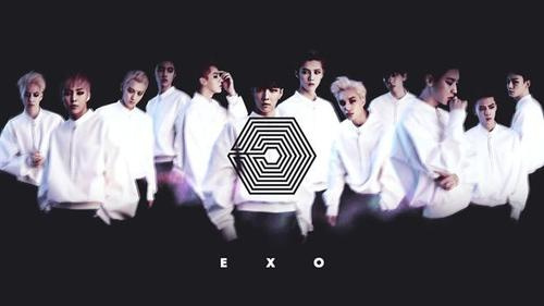 EXO trở lại, khẳng định hàng tái bản vẫn hot như thường!