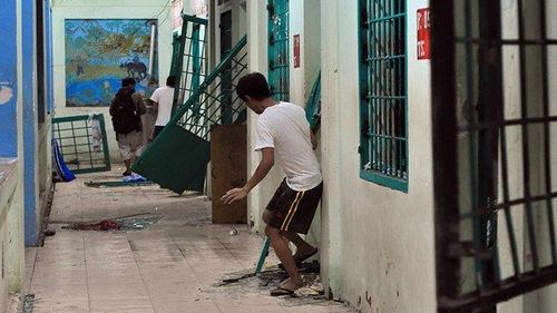 Khung cảnh tan hoang do 600 người trốn trại cai nghiện ma túy để lại