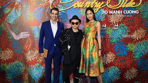 Hoa hậu Hoàn vũ Thái Lan 2007 sang Việt Nam tham gia show diễn của Đỗ Mạnh Cường